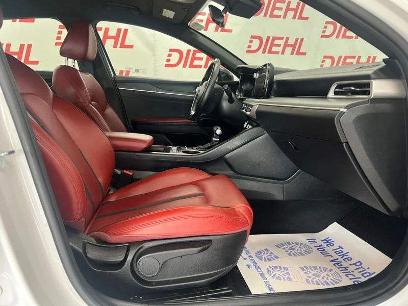 Used 2023 White Kia GT-Line image 12