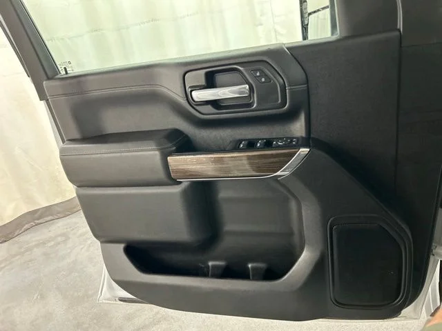 Used 2023 White Chevrolet LT image 18