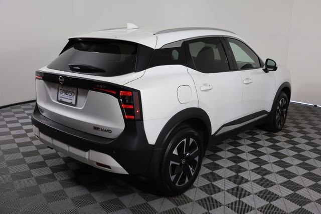 Used 2025 Aspen White Nissan SR image 8