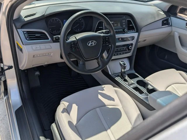 Used 2017 Silver Hyundai Base image 21