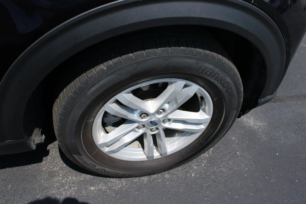Used 2024 Black Metallic Ford XLT image 4