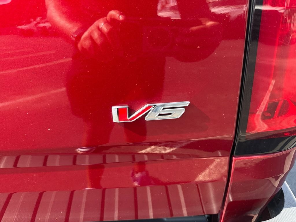 Used 2021 Red Chevrolet Z71 image 36
