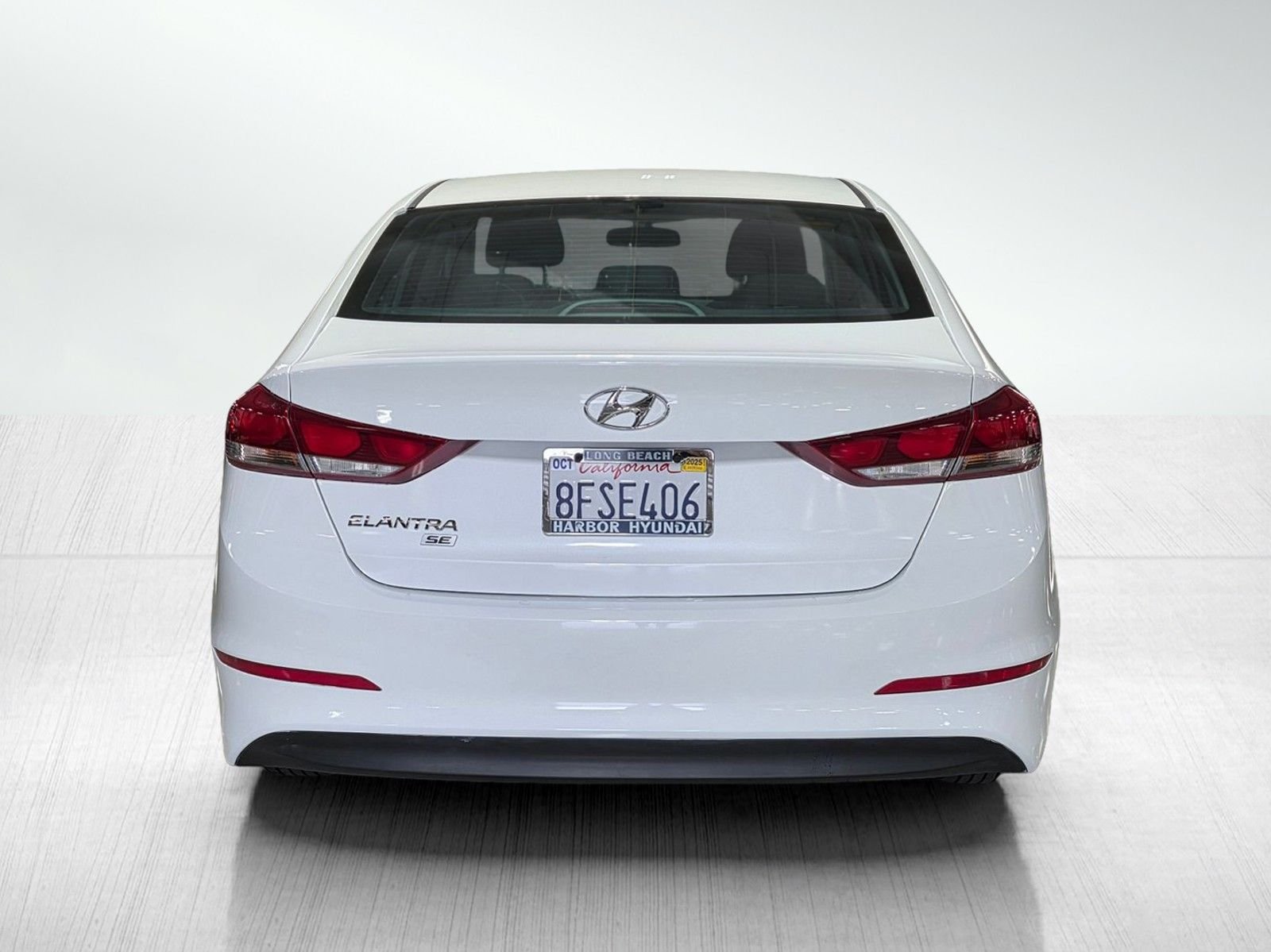 Used 2018 Quartz White Pearl Hyundai SE image 6