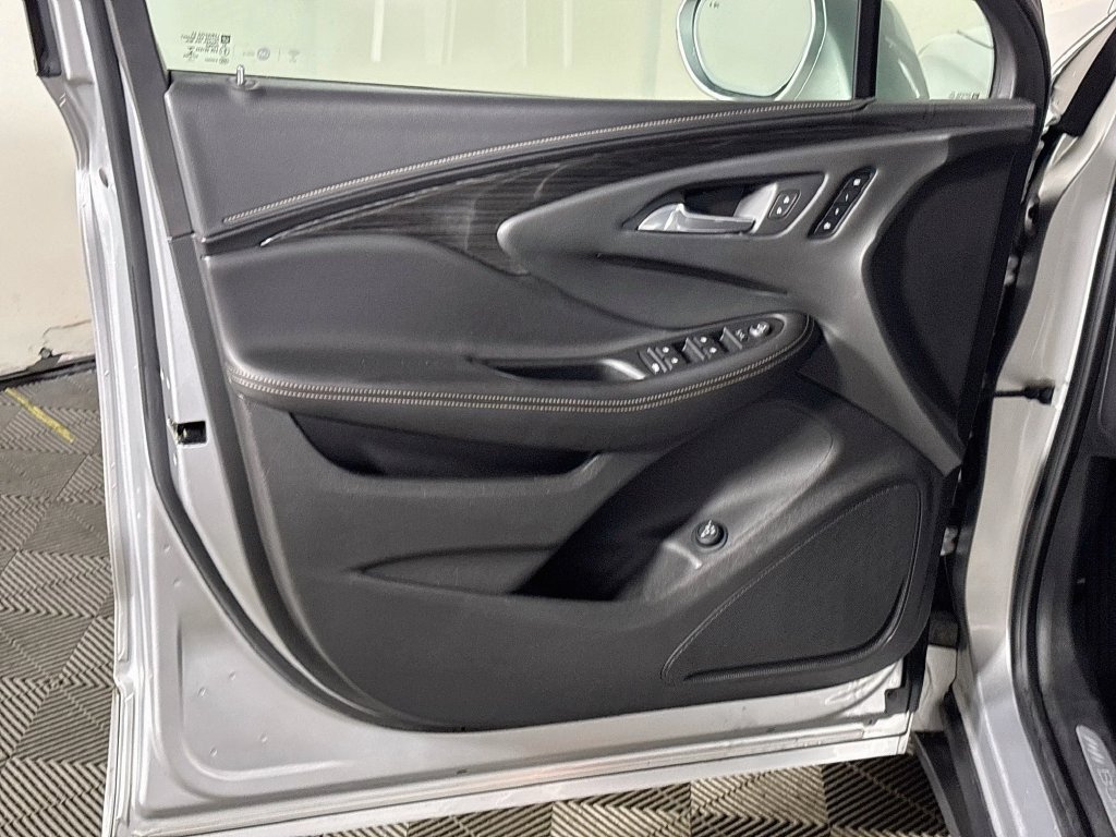 Used 2018 Silver Buick Essence image 10