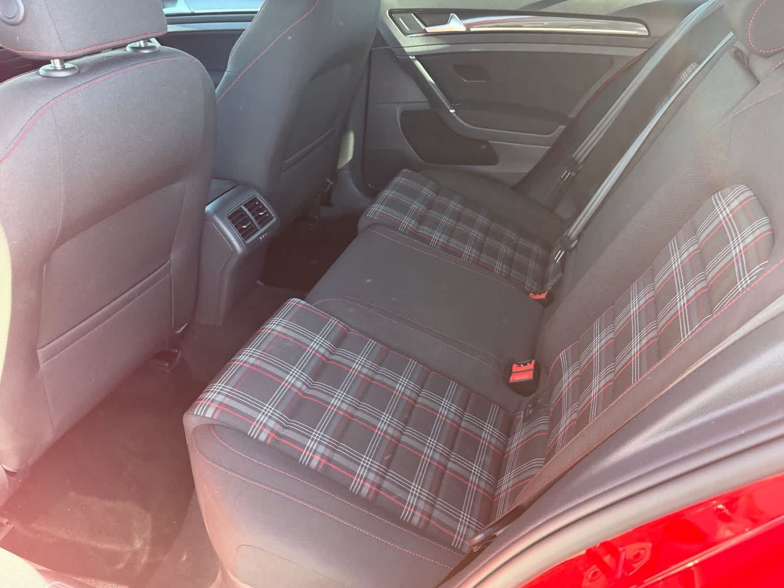 Used 2017 Red Volkswagen SE image 15