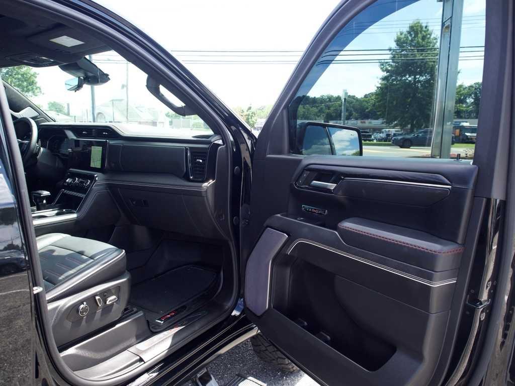 Used 2023 ONYX BLACK GMC AT4X image 28