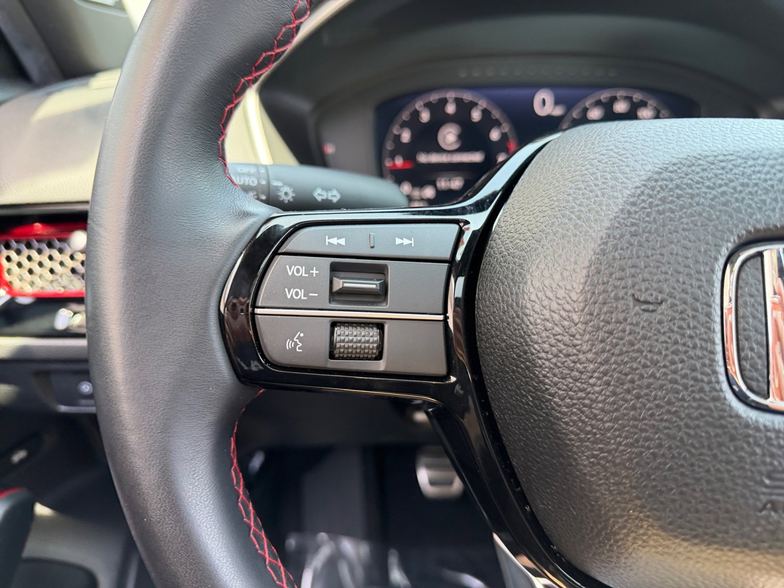 Used 2025 White Honda  image 11