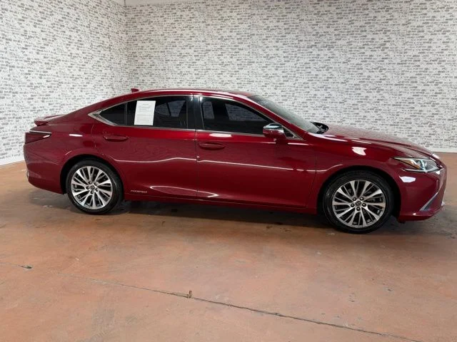 Used 2019 Red Lexus 300h image 6