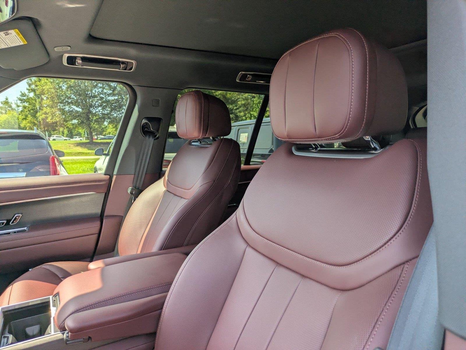 New 2026 Fuji White Land Rover SE image 14