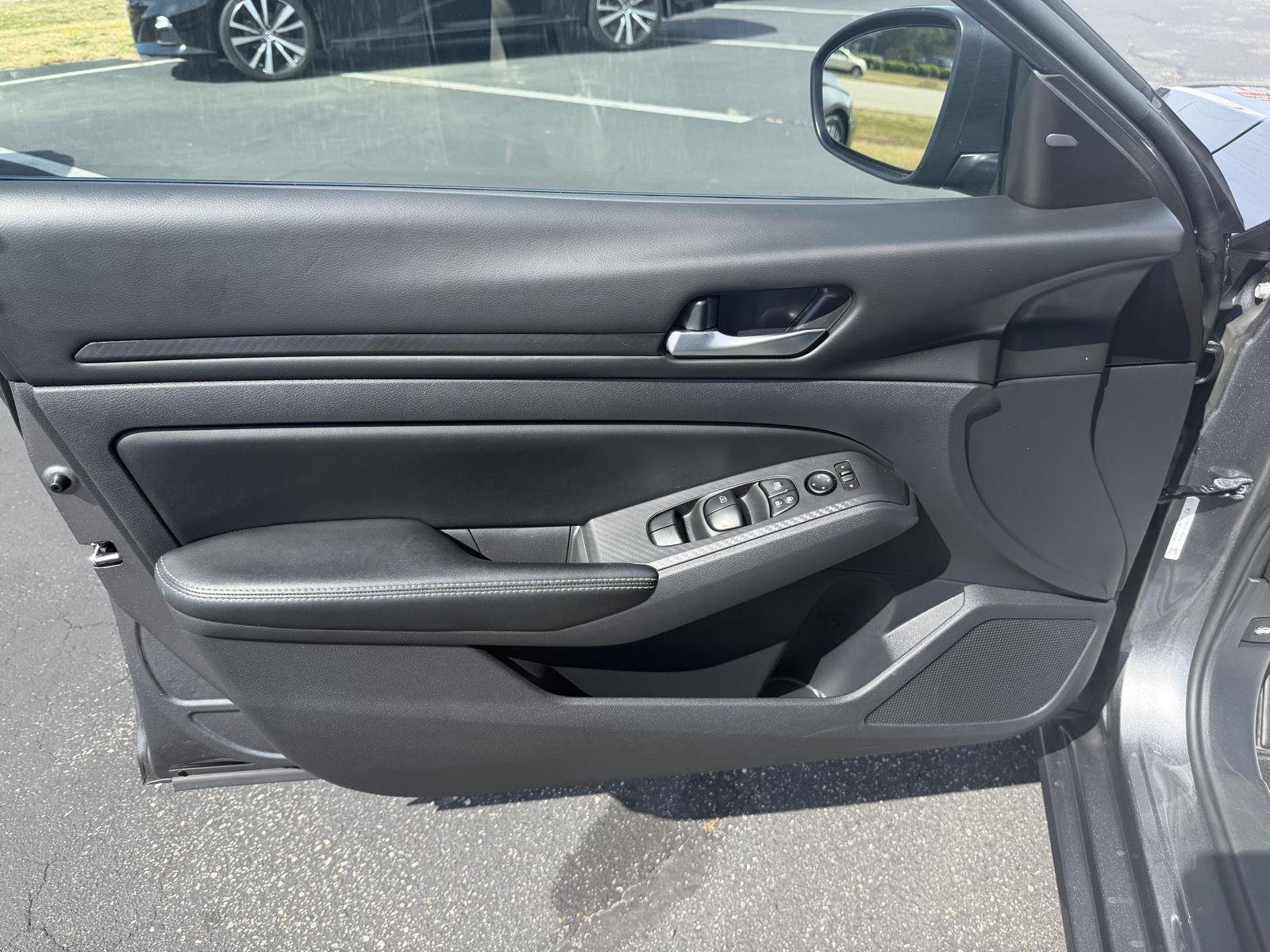 Used 2025 Gun Metallic Nissan SV image 10