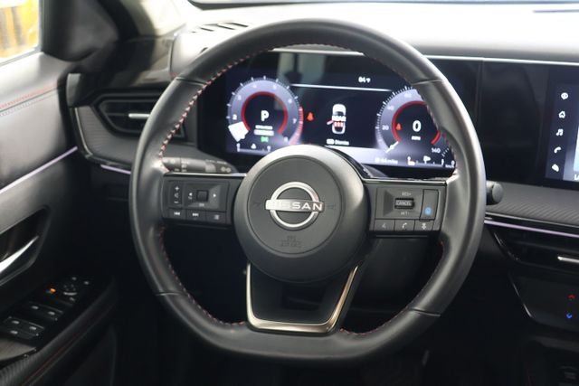 Used 2025 Aspen White Nissan SR image 10