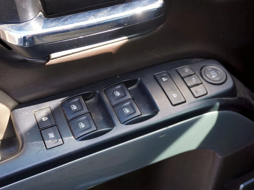 Used 2015 DEEP OCEAN BLUE METALLIC Chevrolet LTZ image 18
