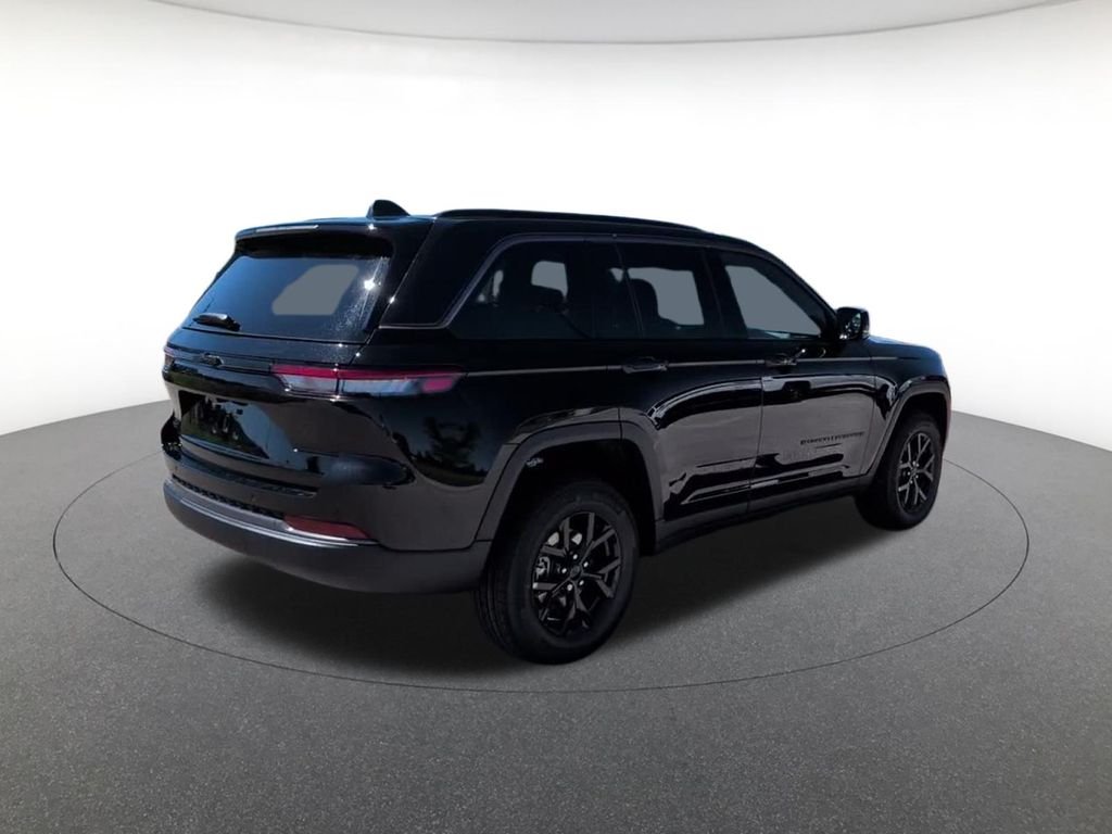 New 2026 Diamond Black Crystal Pearl-Coat Exterior Paint Jeep Laredo image 6