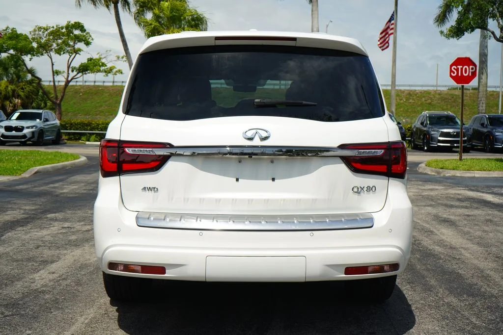 Used 2024 White INFINITI Sensory image 10