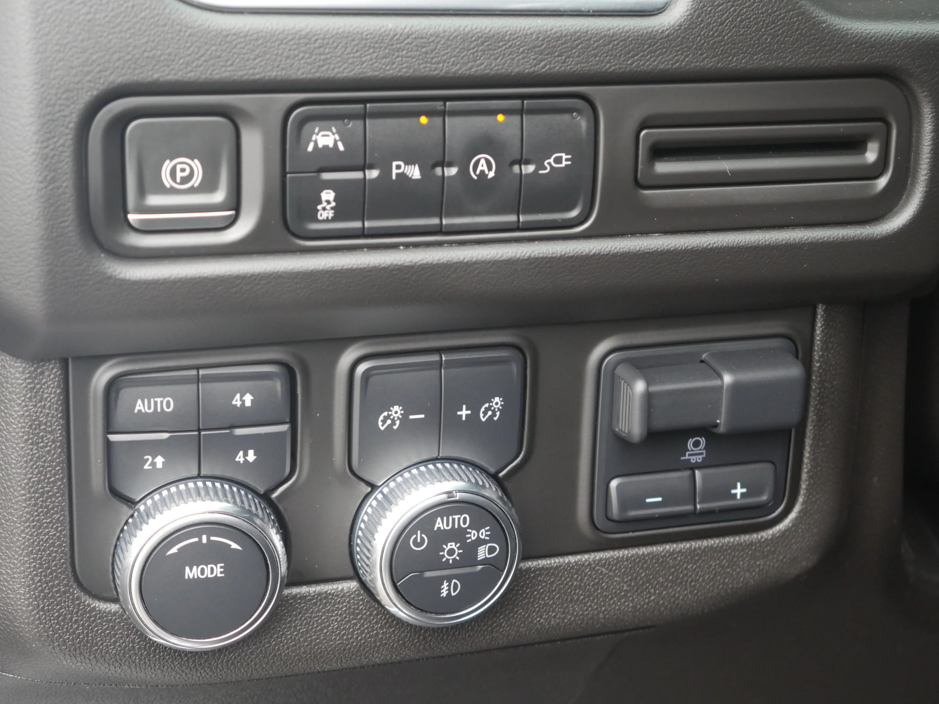 Used 2021 White Frost Tricoat GMC SLT image 5