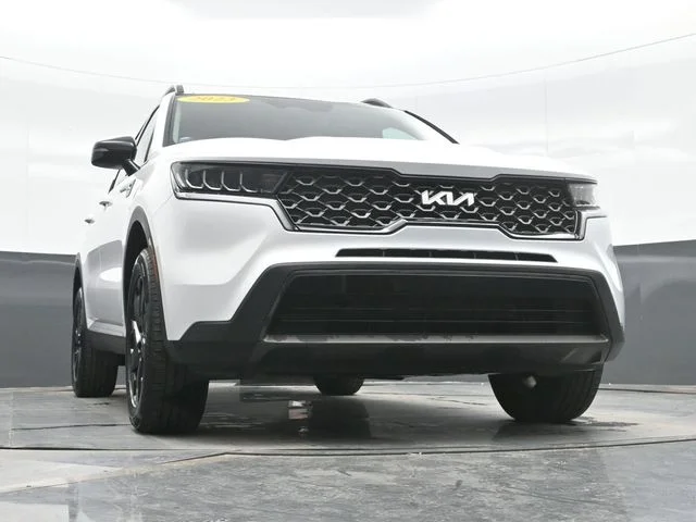 Used 2023 White Kia X-Line S image 22