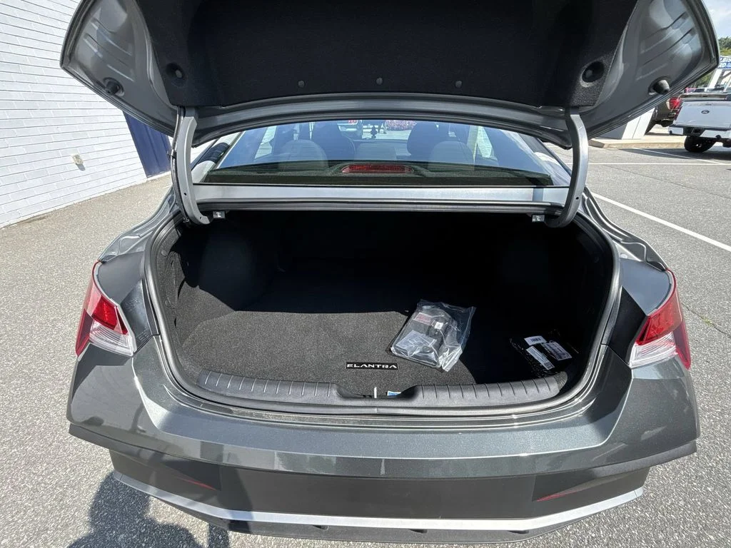 Used 2025 Gray Hyundai SEL Sport image 20