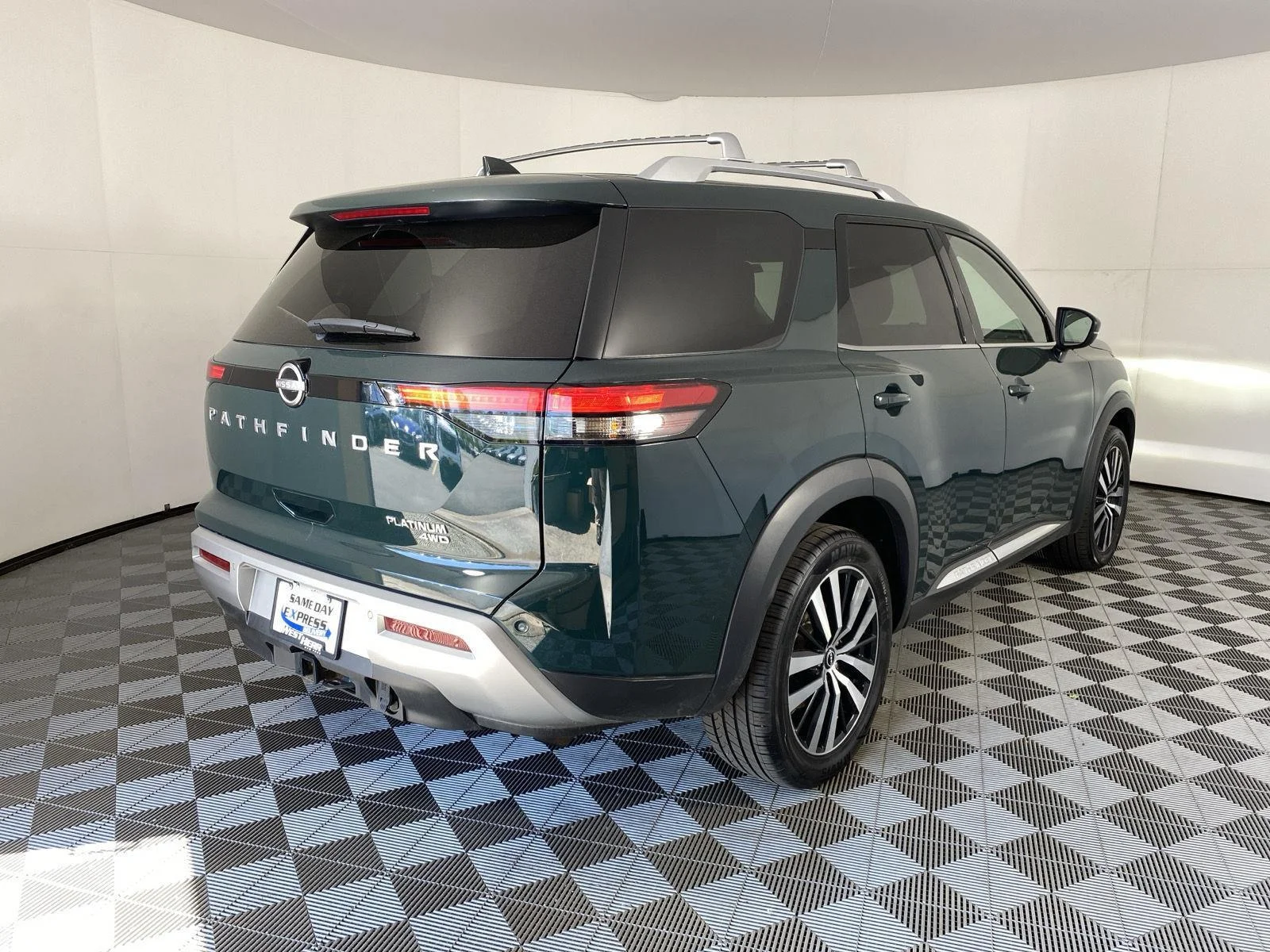 Used 2023 Obsidian Green Pearl Nissan Platinum image 9