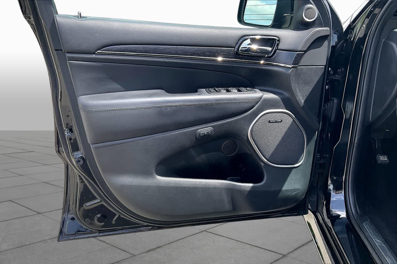 Used 2020 Diamond Black Crystal Pearlcoat Jeep High Altitude image 21