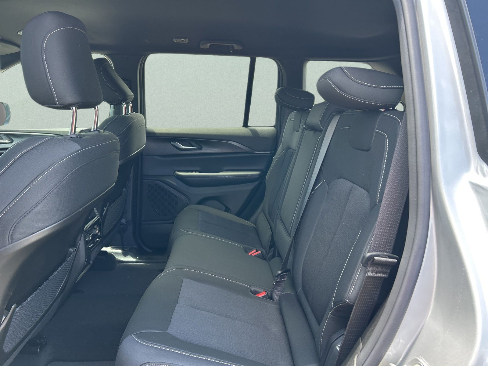 New 2026 Silver Zynith Exterior Paint Jeep Laredo image 12