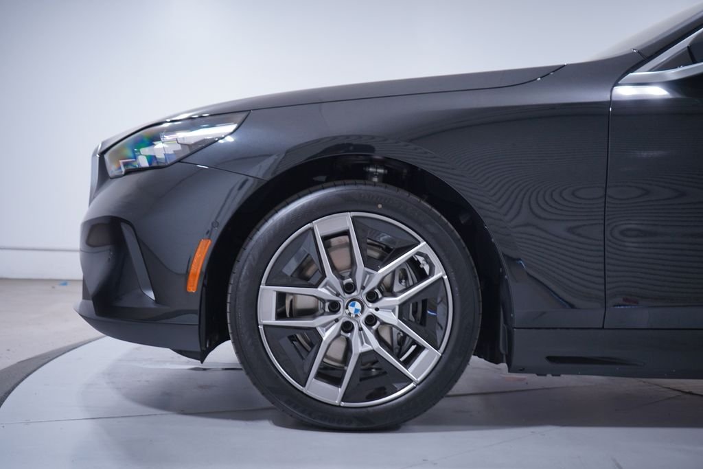 New 2027 Black Sapphire Metallic BMW eDrive40 image 2