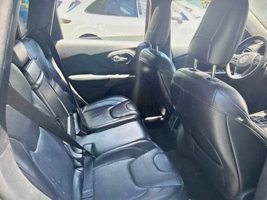 Used 2019 Gray Jeep Limited image 9
