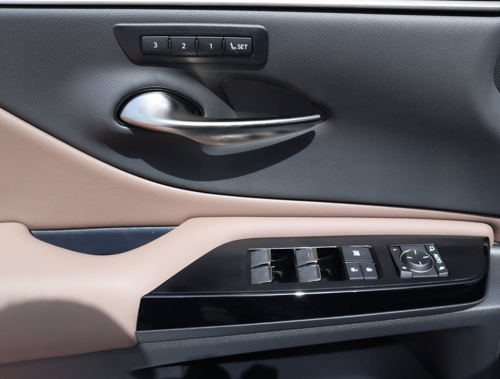 2025 Lexus ES 350 - Photo 20