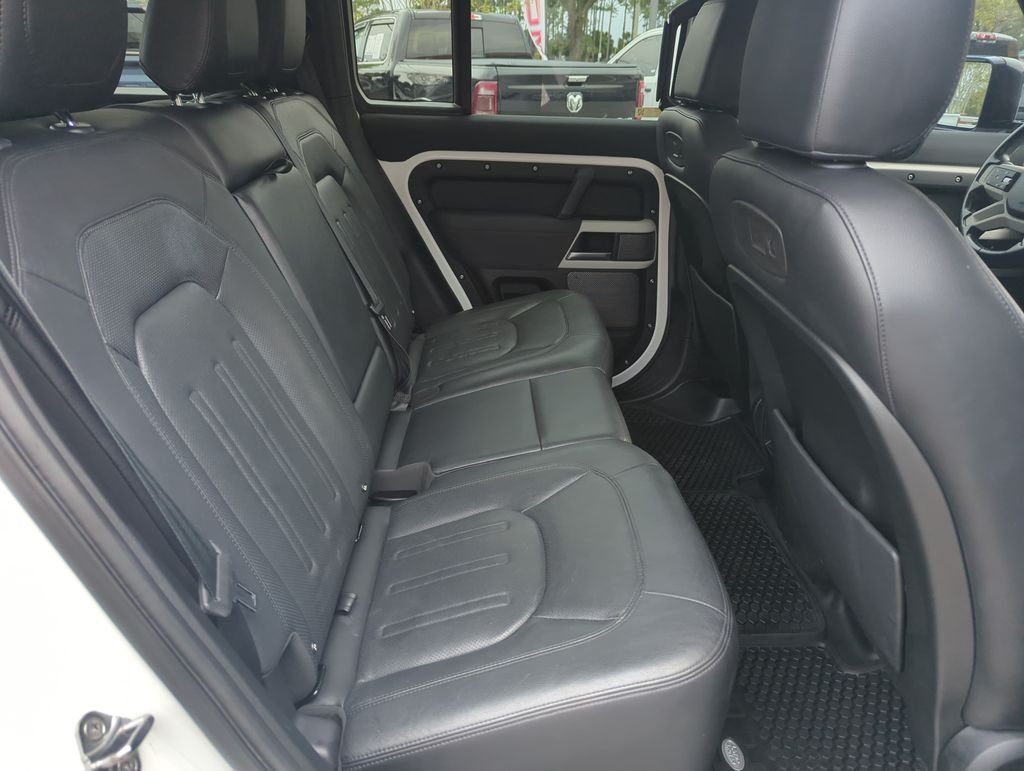 Used 2022  Land Rover S image 30