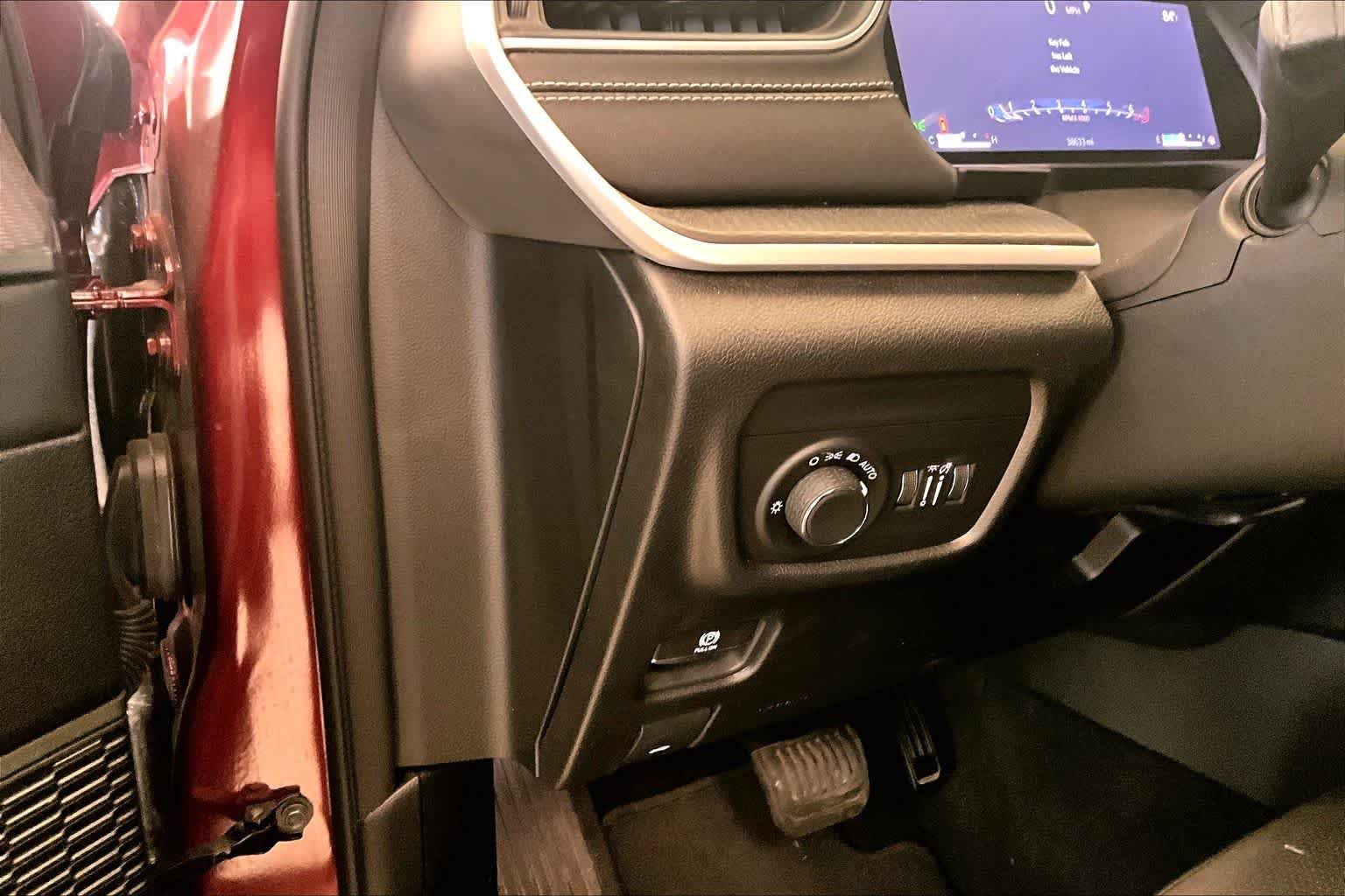 Used 2023 Velvet Red Pearlcoat Jeep Altitude image 30
