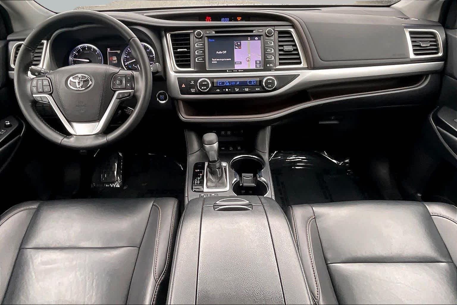 Used 2019 Midnight Black Metallic Toyota XLE image 15