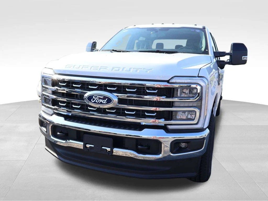 New 2027 White Ford F250 4X4 CREW/C image 4