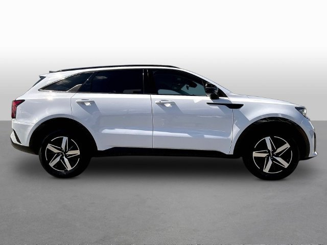 Used 2023 White Kia S image 8