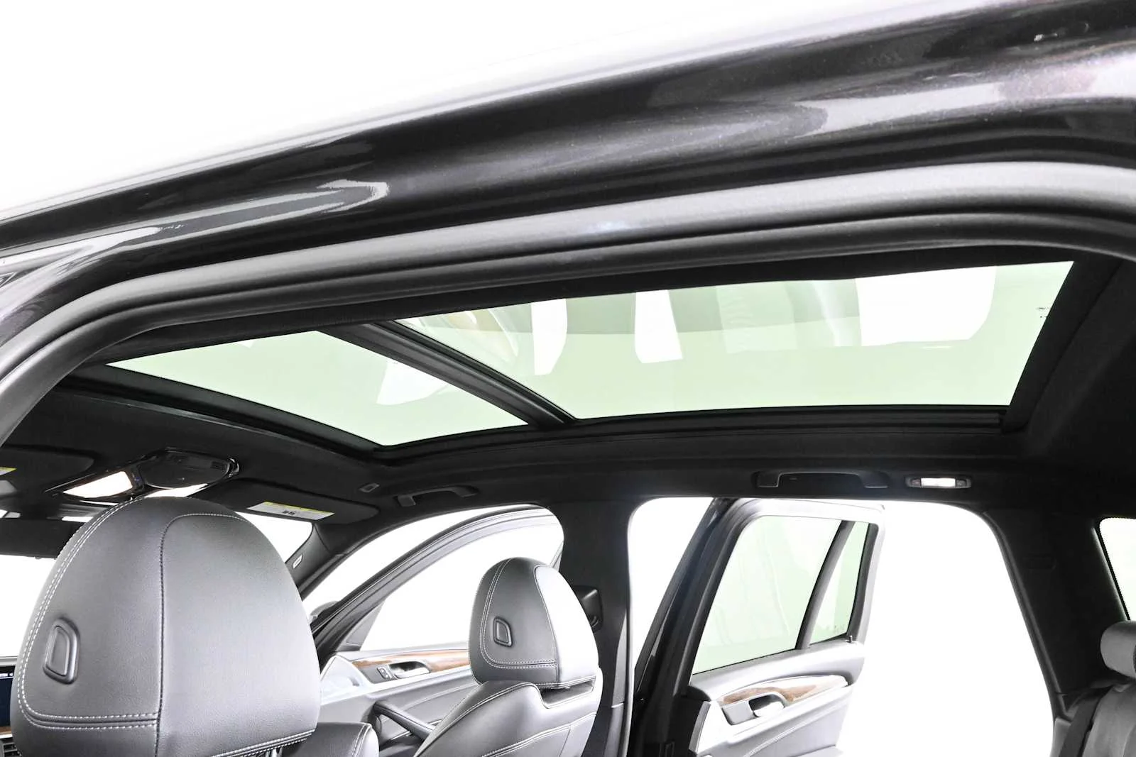 Used 2021 Dark Graphite Metallic BMW xDrive30e image 5
