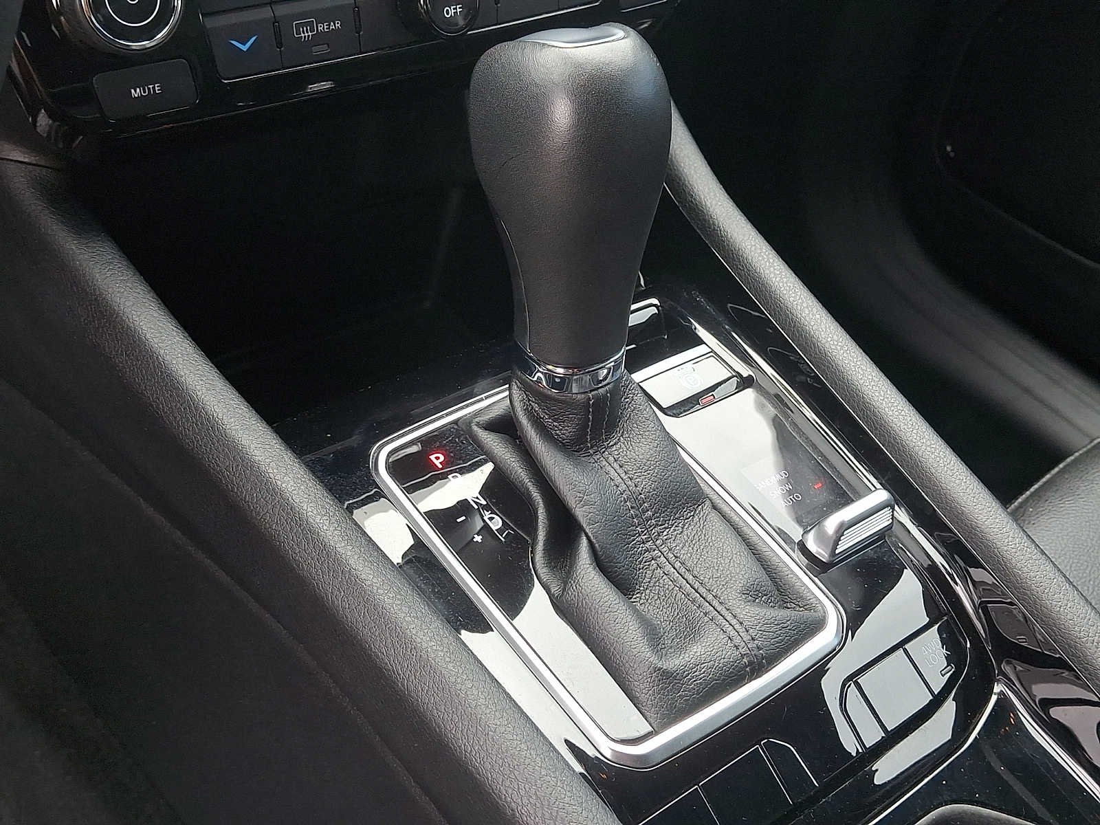 Used 2024 GRAY Jeep Limited image 15