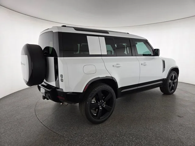New 2026 Fuji White Land Rover X-Dynamic SE image 2