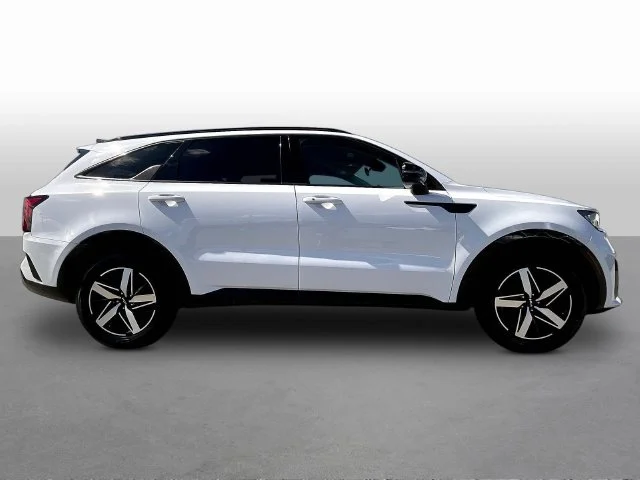 Used 2023 White Kia S image 8