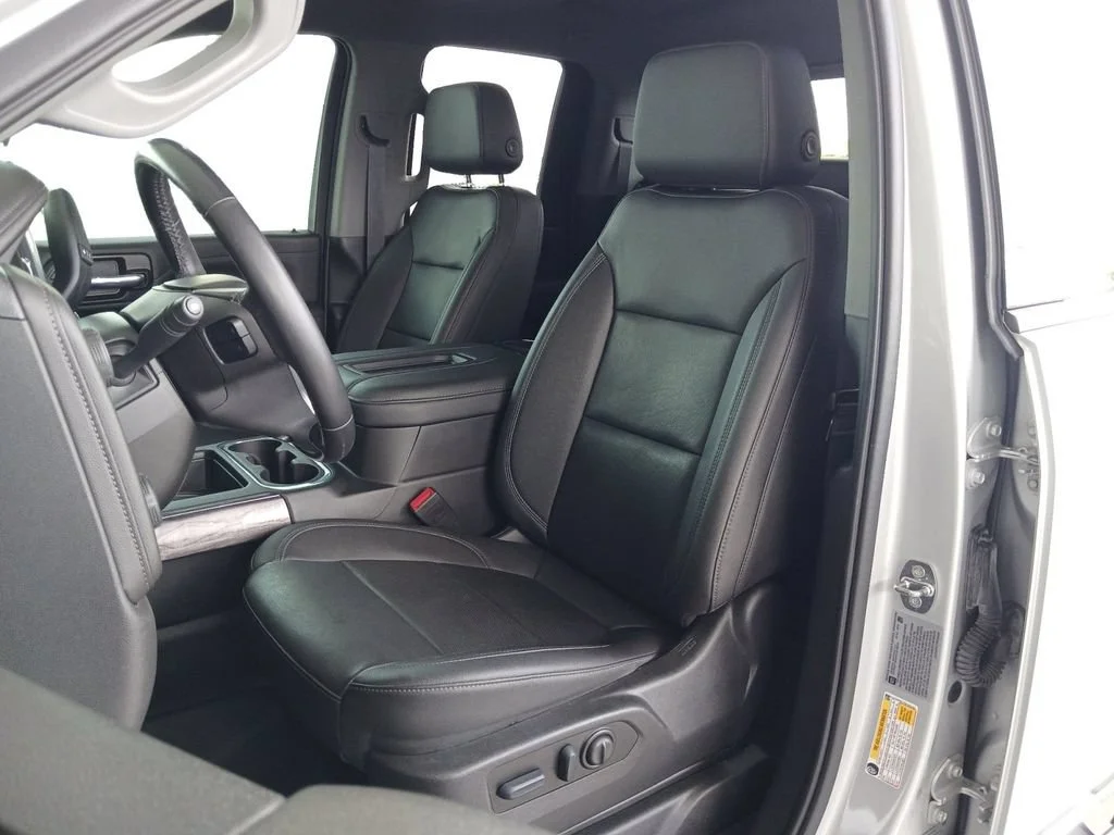 Used 2022 Silver Ice Metallic Chevrolet LTZ image 27