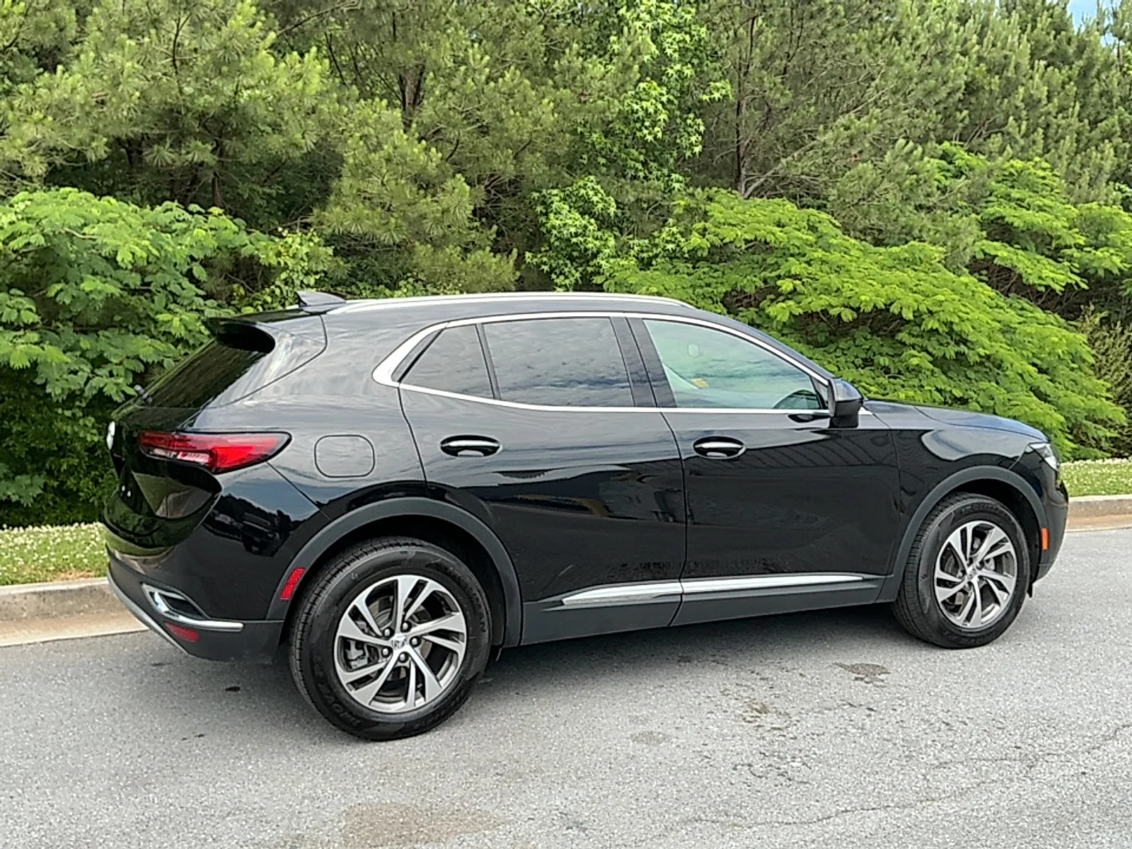 Used 2023 Ebony Twilight Metallic Buick Essence FWD image 2
