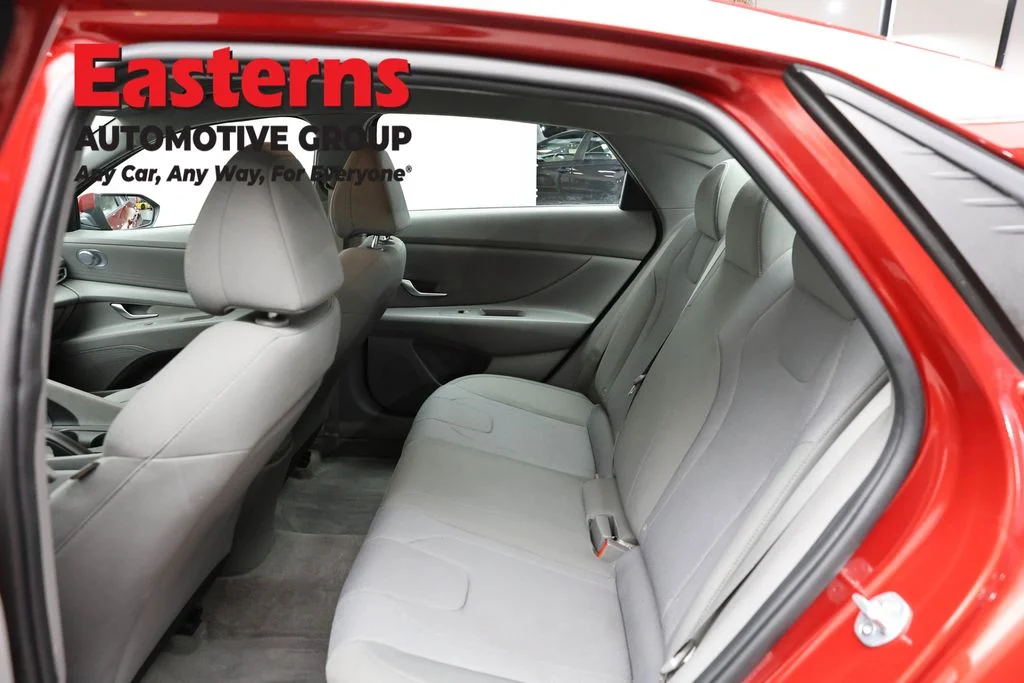 Used 2023 Red Hyundai SE image 21