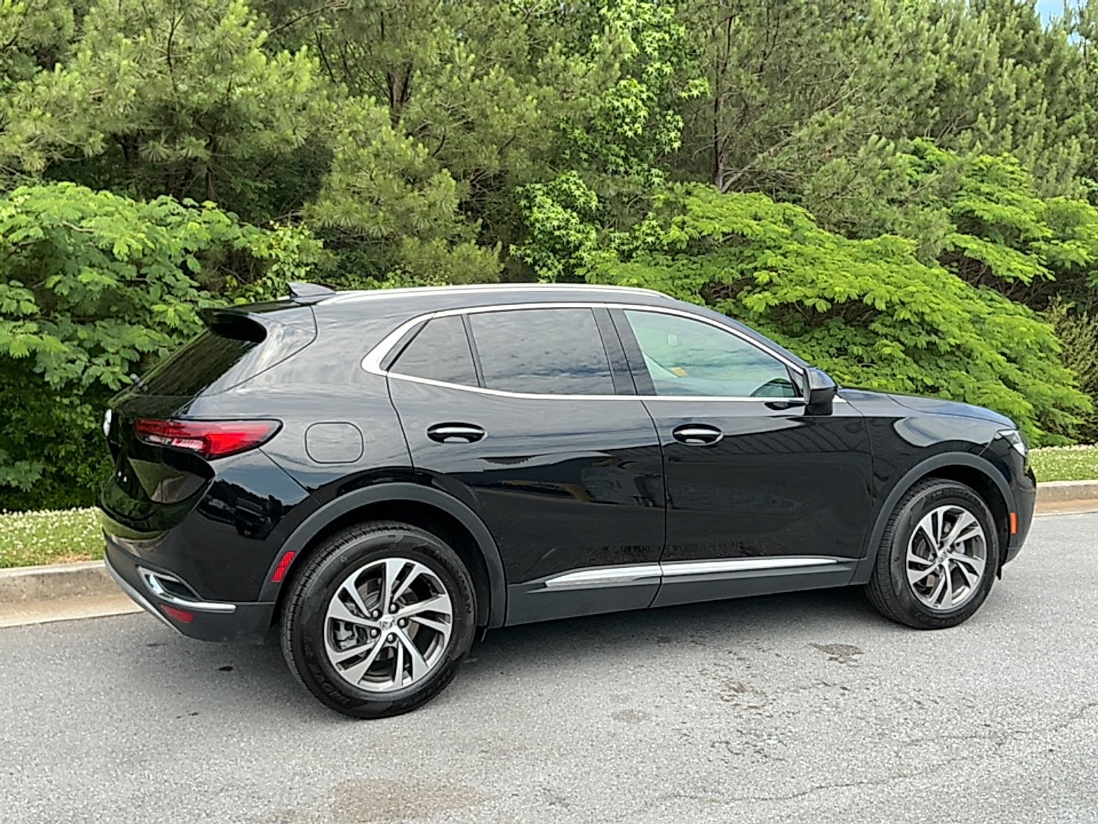 Used 2023 Ebony Twilight Metallic Buick Essence FWD image 2