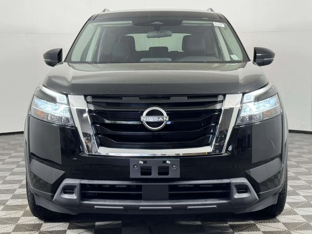 Used 2022 Black Nissan SV image 6