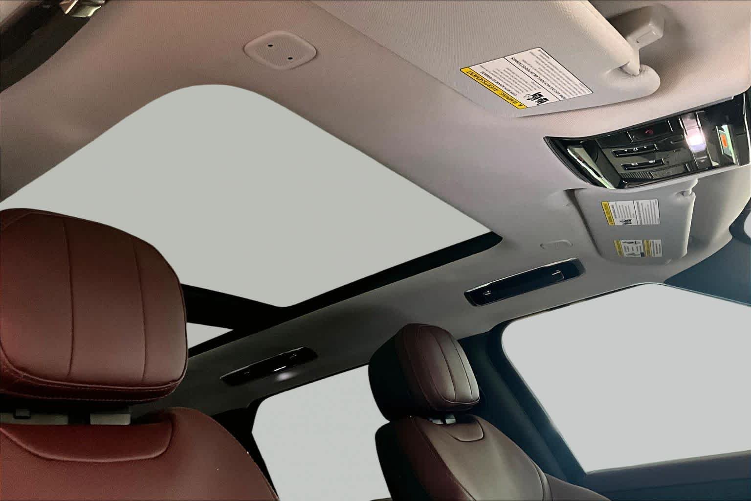 Used 2023 Fuji White Land Rover SE Dynamic image 13