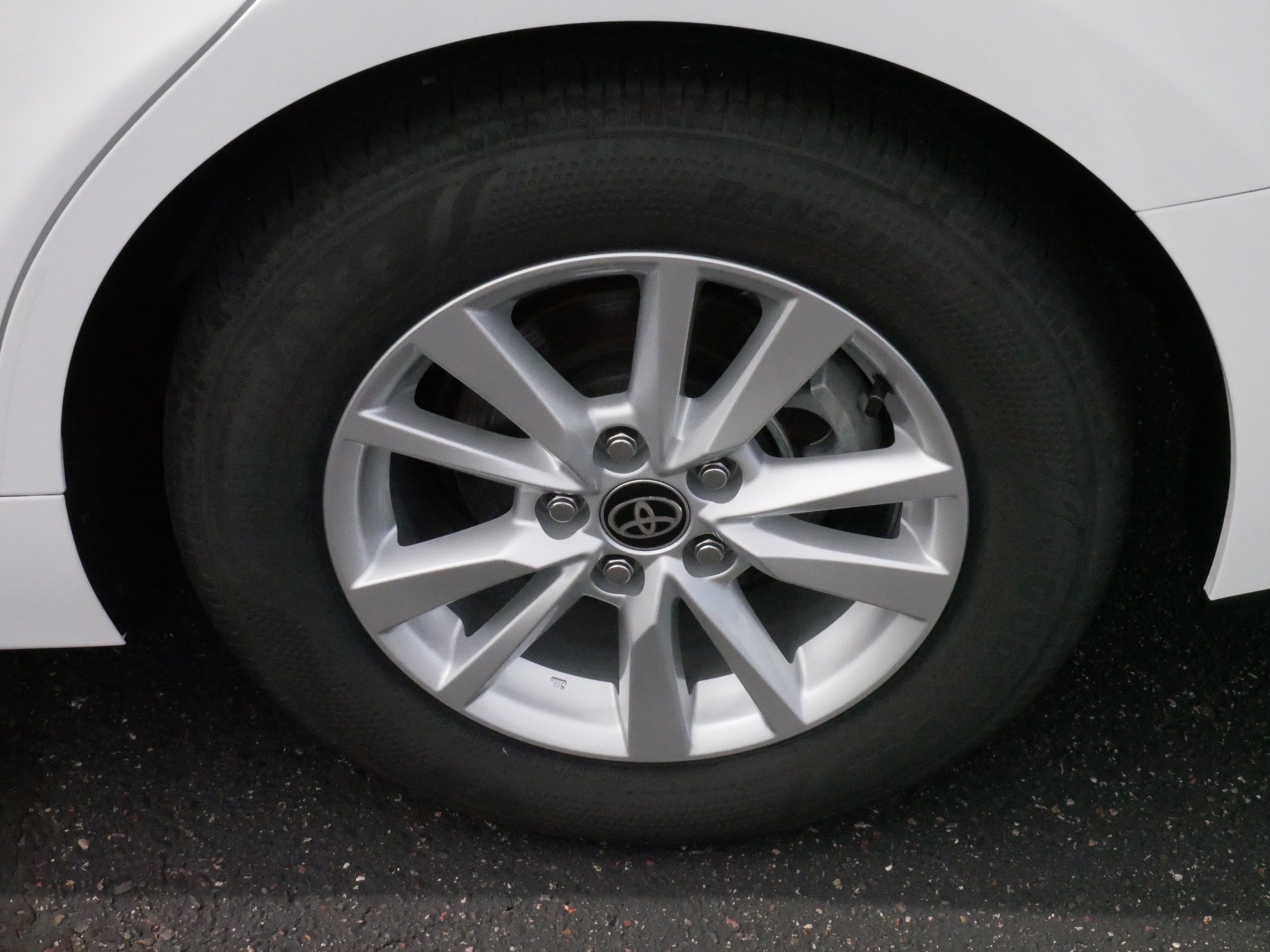 Used 2026 Ice Cap Toyota LE image 15