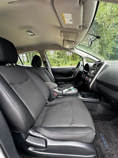 Used 2017 Brilliant Silver Nissan S image 21