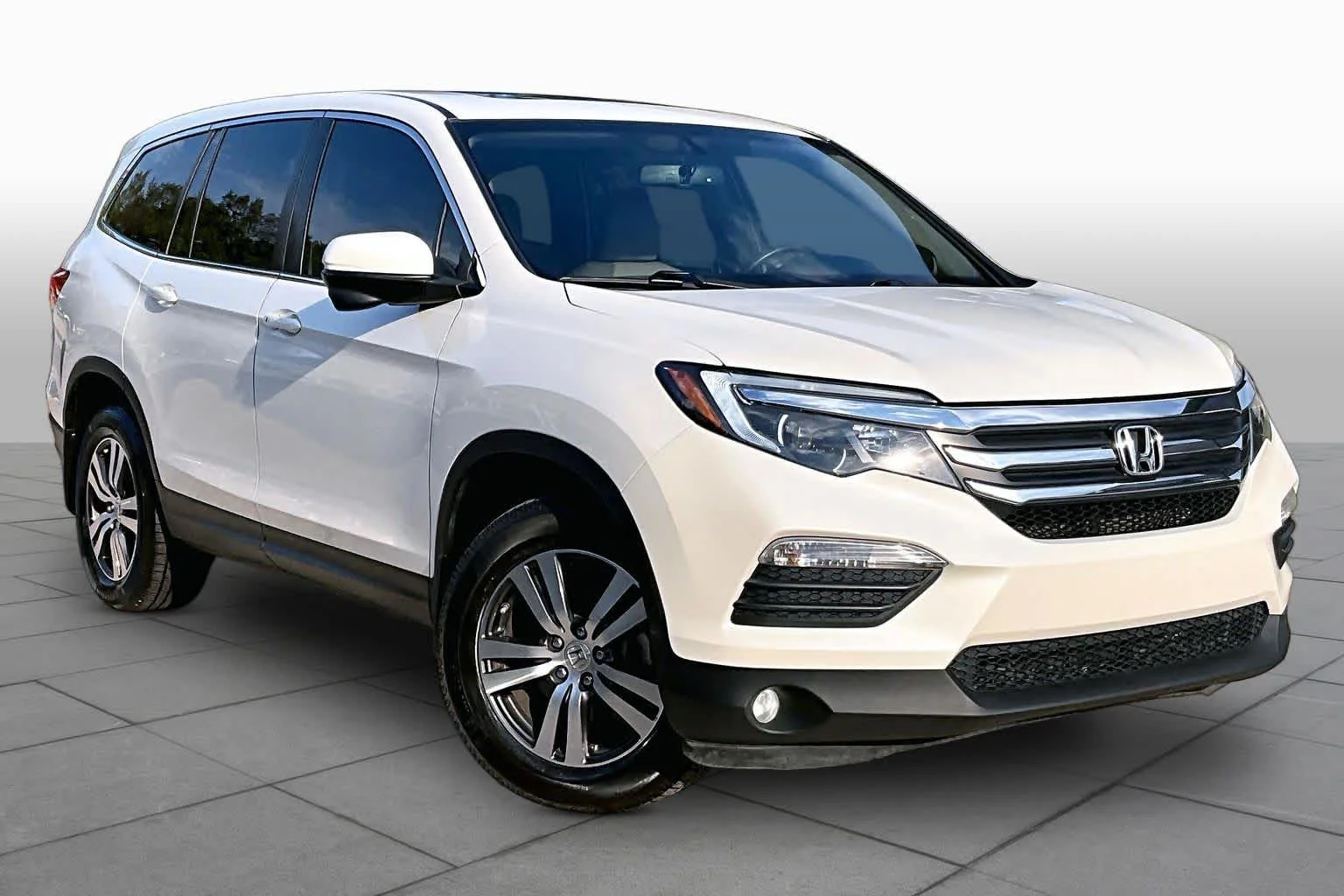 Used 2017 White Diamond Pearl Honda EX-L image 3