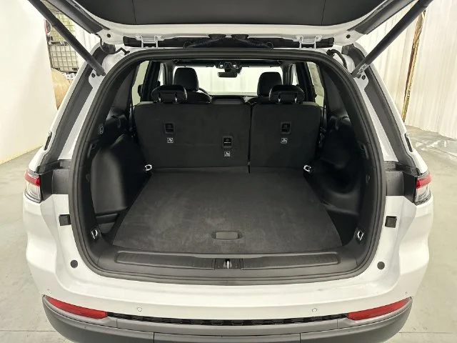 New 2027 Bright White Clear-Coat Paint Jeep Altitude image 24