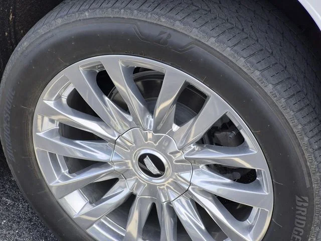 Used 2024 Crystal White Tricoat Cadillac Premium image 4