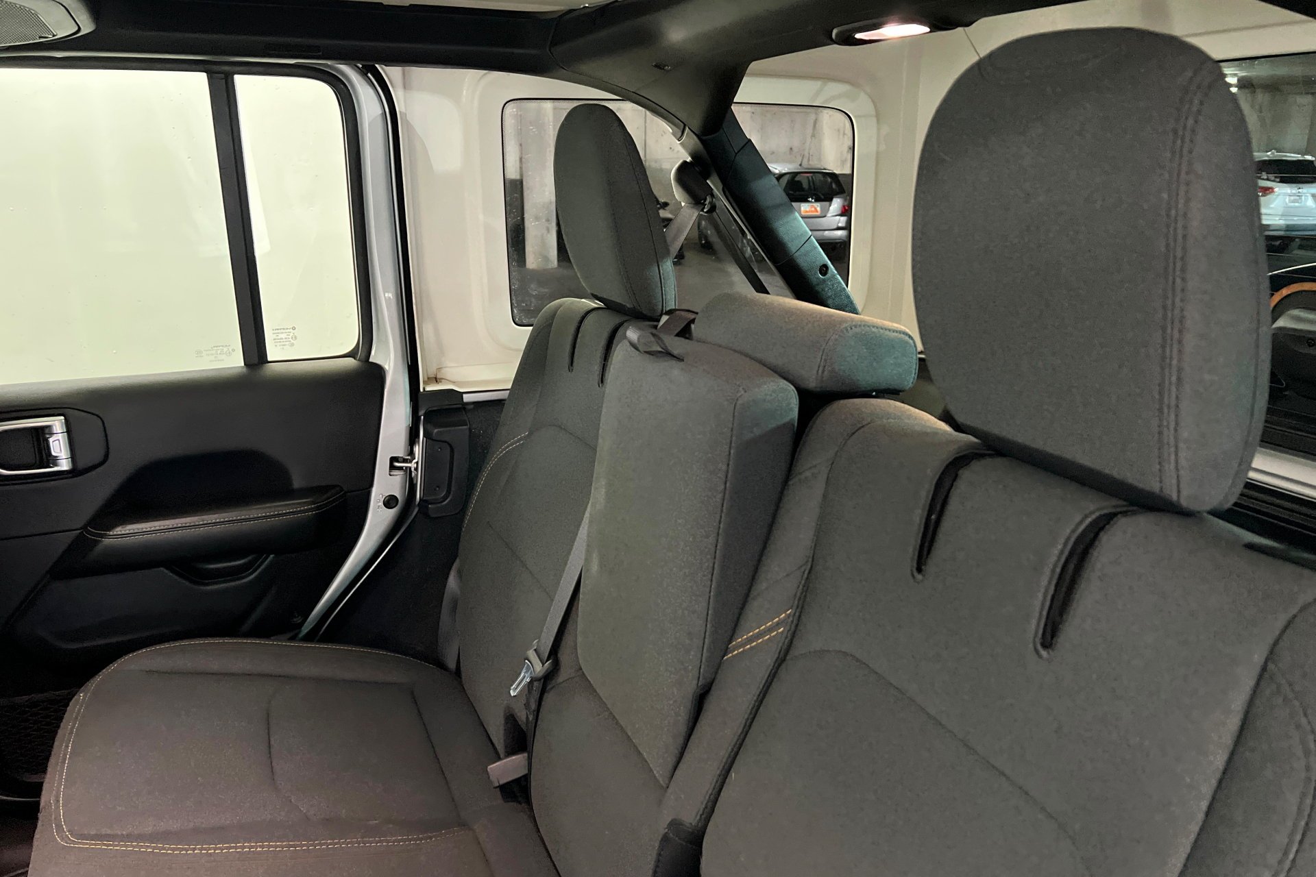 Used 2024 Silver Zynith Clearcoat Jeep Sahara image 21