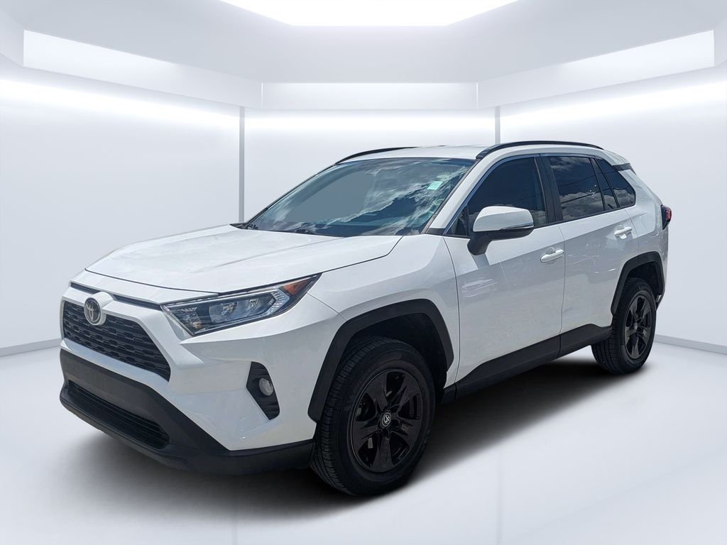 Used 2020 White Toyota XLE image 7