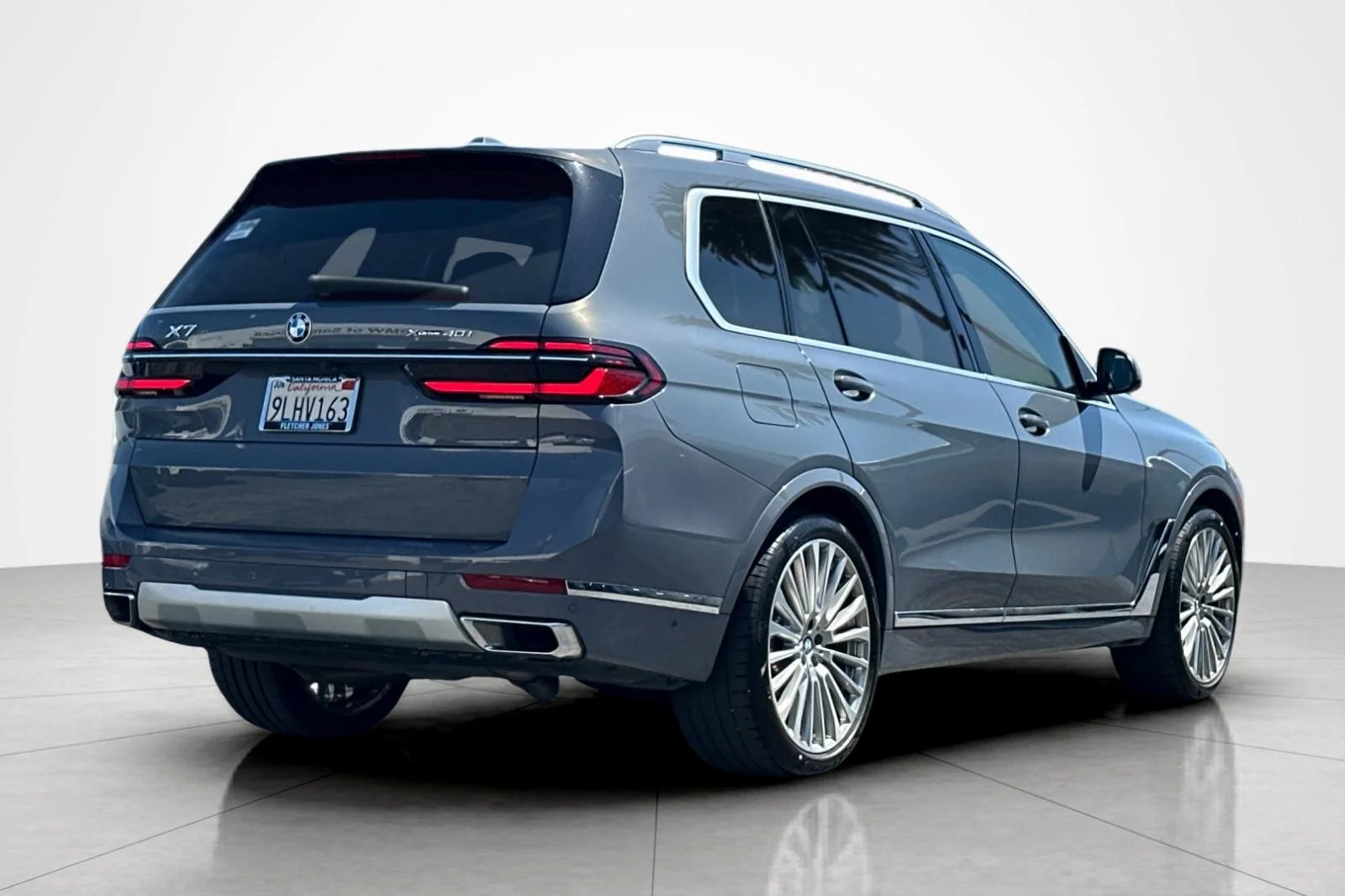 Used 2024 Sparkling Copper Metallic BMW xDrive40i image 5